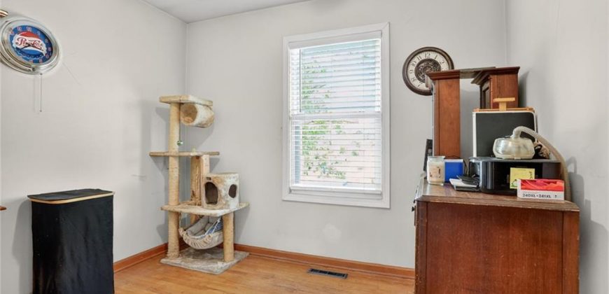 Homes for Sale in Lake Waukomis, MO 64151 | 109 NW North Shore Drive