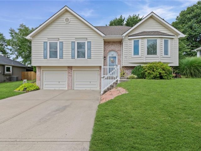 Homes for Sale in Smithville, MO 64089 | 108  Sumac Street