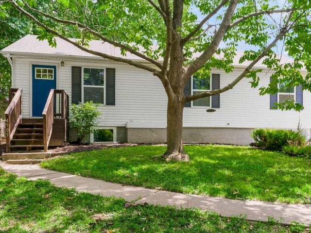 Homes for Sale in Kansas City, MO 64118 | 4905 NE Park Lane