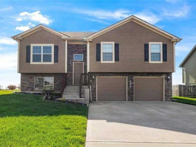 Homes for Sale in Smithville, MO 64089 | 18410  Rock Creek Drive