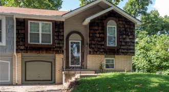 Homes for Sale in Parkville, MO 64152 | 5924 NW Creekview Drive
