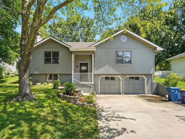 Homes for Sale in Liberty, MO 64068 | 205  RICHFIELD Court