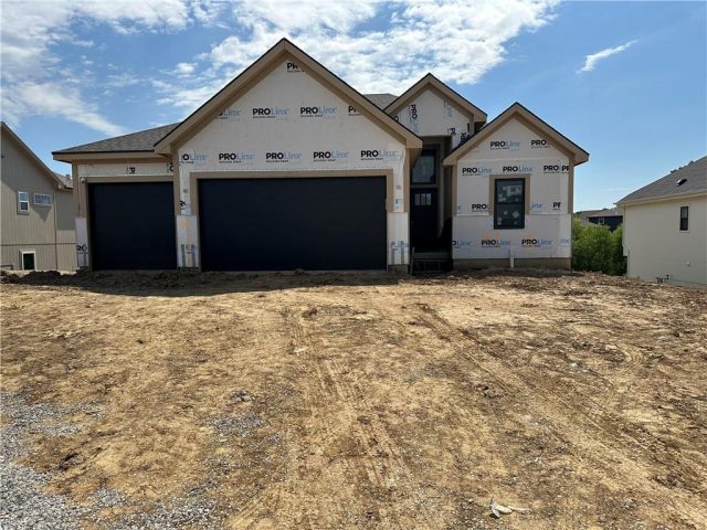 Homes for Sale in Kansas City, MO 64153 | 8215 NW 89th Terrace