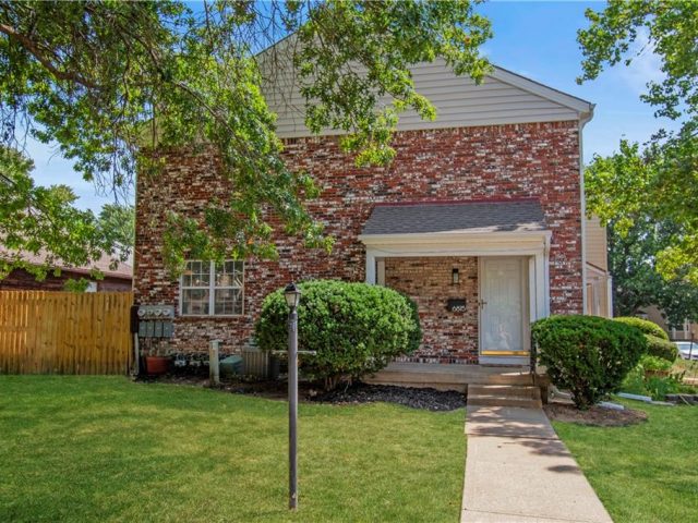 Homes for Sale in Gladstone, MO 64119 | 6815 N Askew Circle