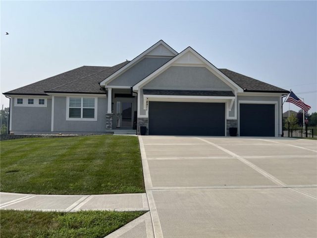 Homes for Sale in Kansas City, MO 64156 | 9337 N Poplar Avenue