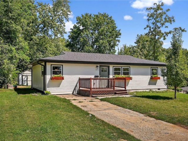 Homes for Sale in Gladstone, MO 64118 | 1402  62nd Street