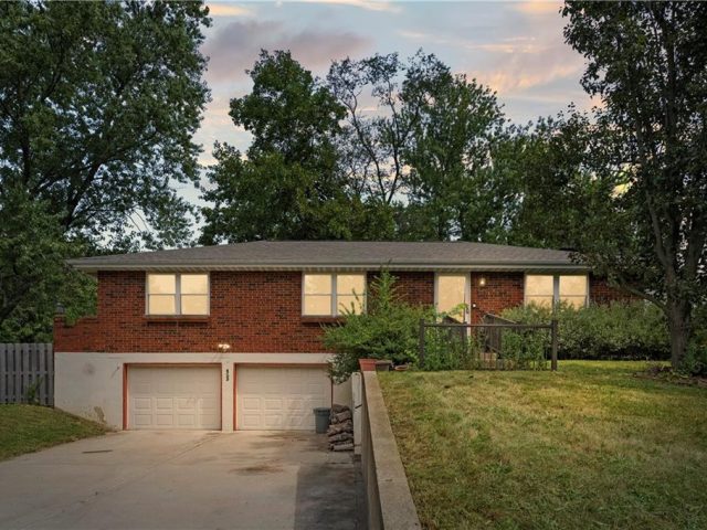 Homes for Sale in Pleasant Valley, MO 64068 | 6705 S Elm Street