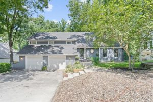 712-NW-40th-Terrace-mls-2569185-image-1
