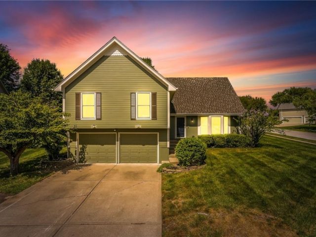 Homes for Sale in Liberty, MO 64068 | 700  White Oak Lane