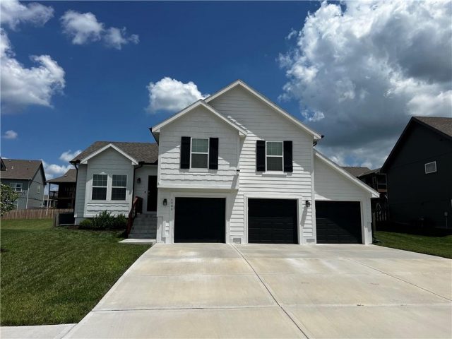 Homes for Sale in Kansas City, MO 64156 | 6008 NE 119th Street