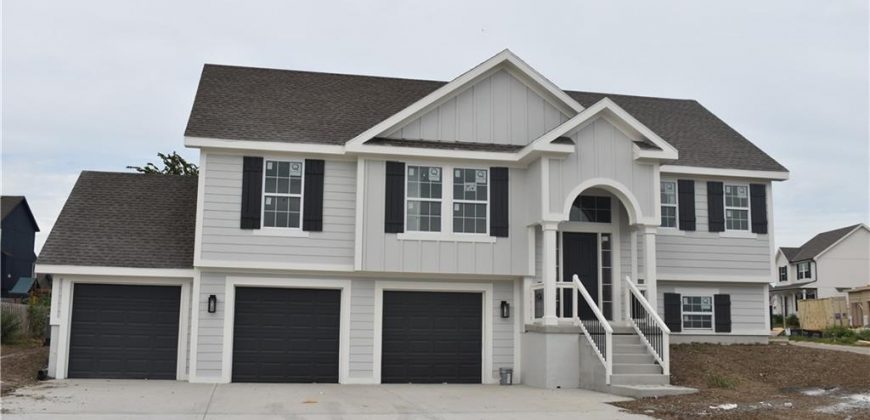 Homes for Sale in Kansas City, MO 64156 | 6022 NE 118th Terrace