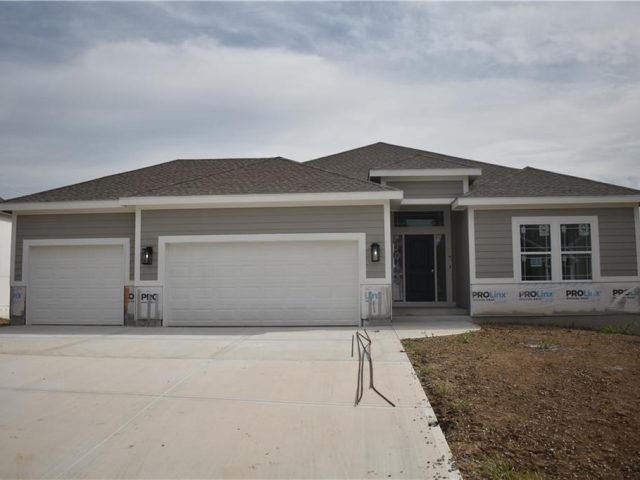 Homes for Sale in Liberty, MO 64068 | 1015  Poplar Lane