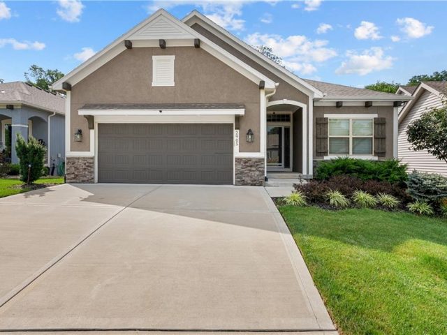 Homes for Sale in Kansas City, MO 64154 | 2905 NW 86th Terrace