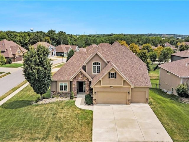 Homes for Sale in Riverside, MO 64150 | 4517 N Sienna Ridge
