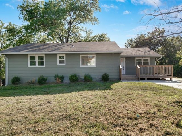 Homes for Sale in Parkville, MO 64152 | 6512 NW Rock Garden Road
