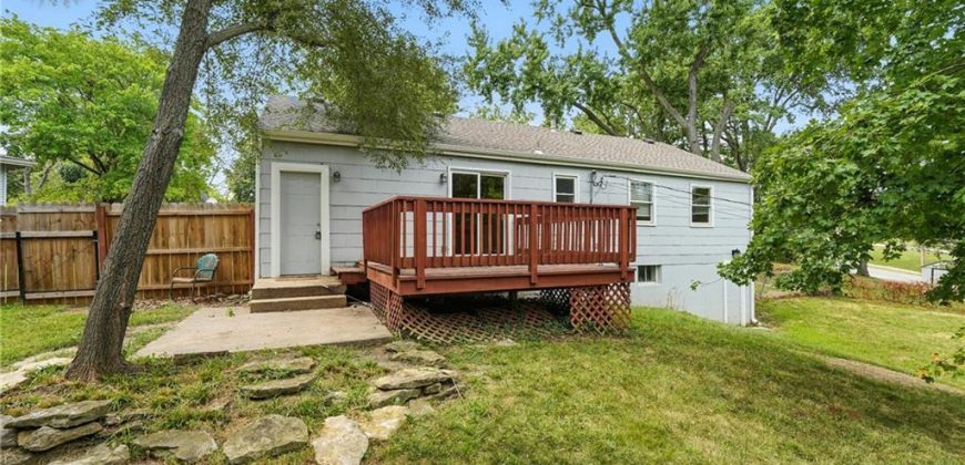 Homes for Sale in Gladstone, MO 64119 | 6319 N Agnes Circle