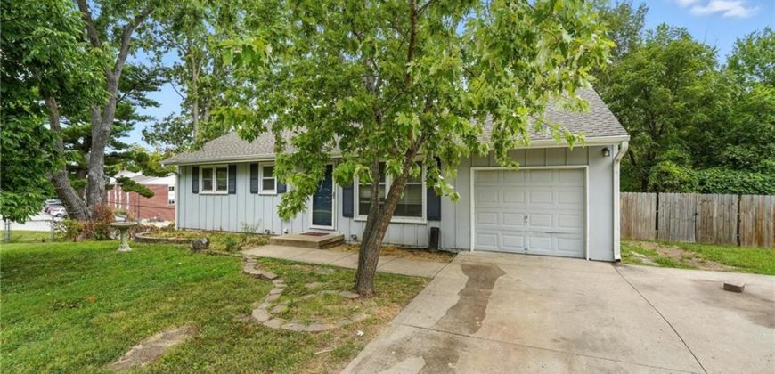 Homes for Sale in Gladstone, MO 64119 | 6319 N Agnes Circle