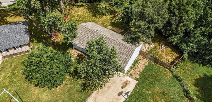Homes for Sale in Gladstone, MO 64119 | 6319 N Agnes Circle
