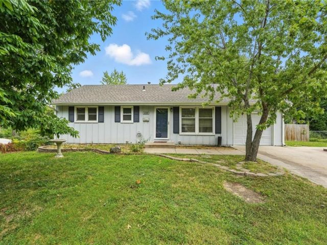 Homes for Sale in Gladstone, MO 64119 | 6319 N Agnes Circle
