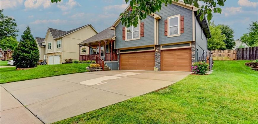 Homes for Sale in Smithville, MO 64089 | 108  Surrey Court