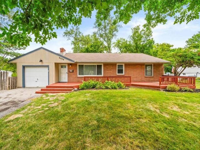 Homes for Sale in Gladstone, MO 64118 | 6509 N WALNUT Street