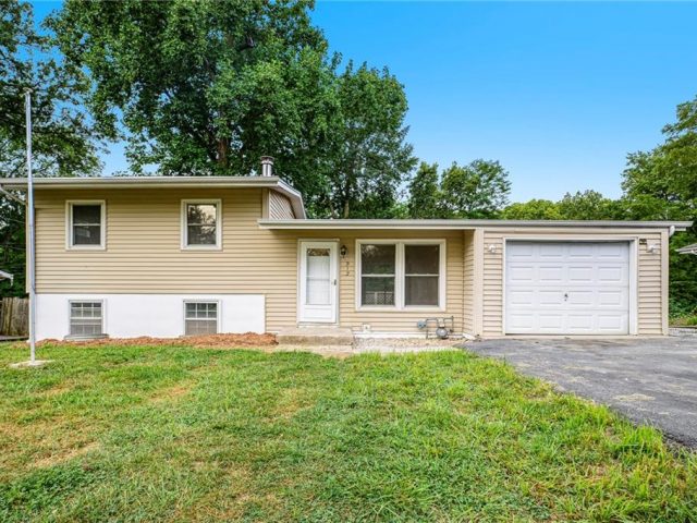Homes for Sale in Liberty, MO 64068 | 912 S Main Street