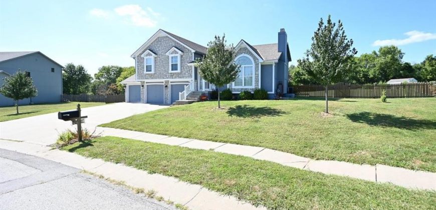 Homes for Sale in Platte City, MO 64079 | 13360  Ridgeview Drive