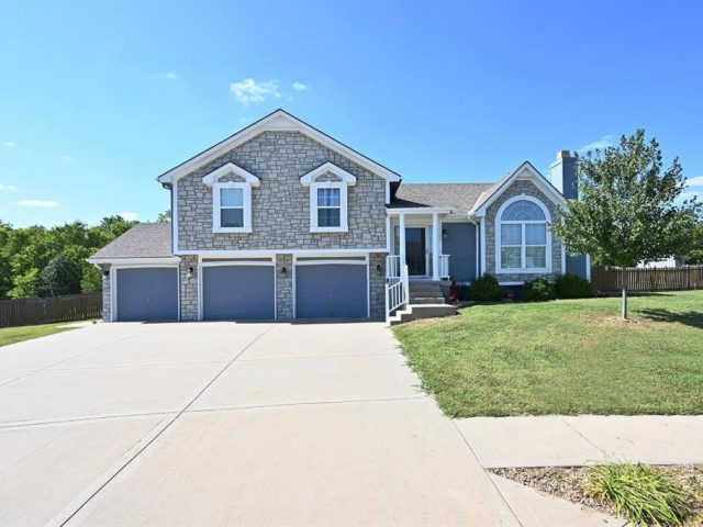 Homes for Sale in Platte City, MO 64079 | 13360  Ridgeview Drive