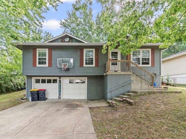Homes for Sale in Kearney, MO 64060 | 1407  Rose Street