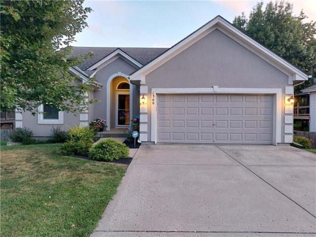 Homes for Sale in Smithville, MO 64089 | 300  PORTER Drive