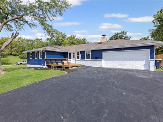 Homes for Sale in Kansas City, MO 64116 | 2400 NE 43rd Street