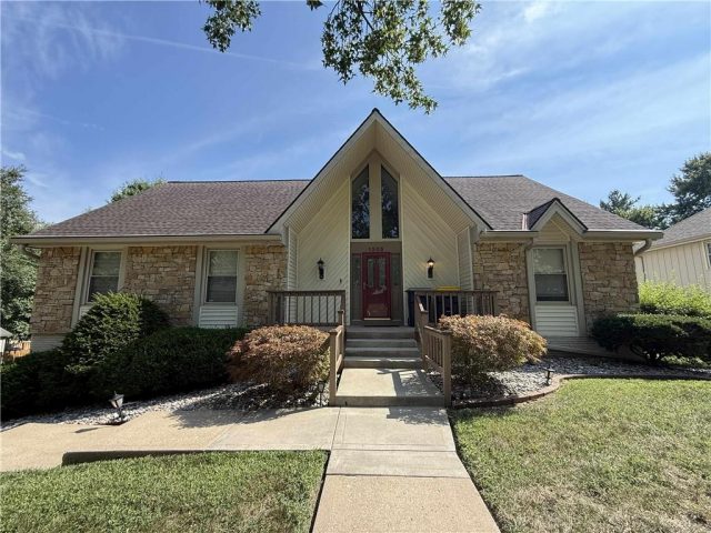 Homes for Sale in Kansas City, MO 64118 | 1305 NE 79th Street