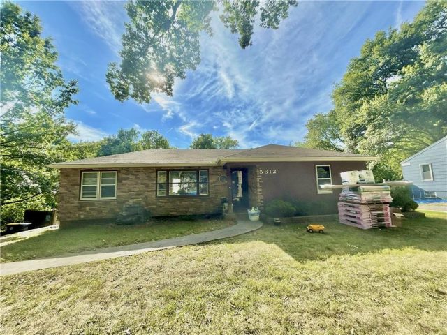 Homes for Sale in Kansas City, MO 64151 | 5612 N Amoret Avenue