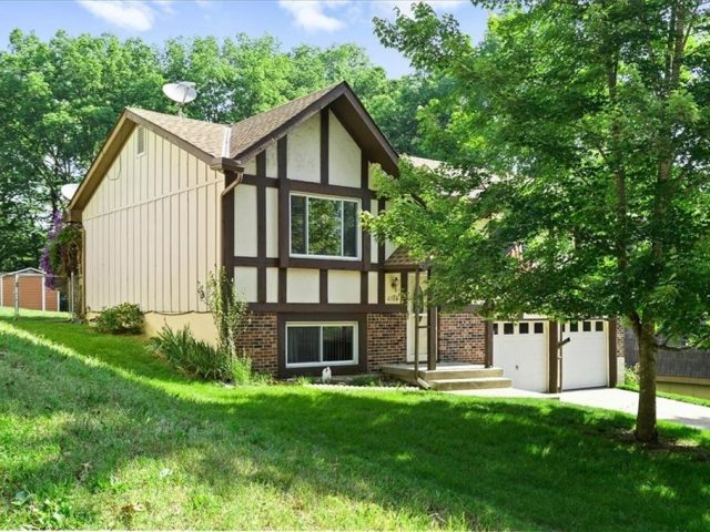 Homes for Sale in Kansas City, MO 64151 | 6108 NW 51st Terrace