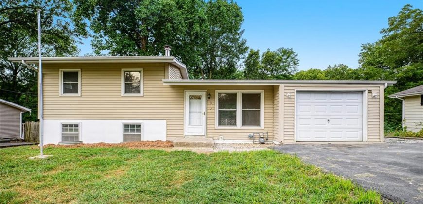 Homes for Sale in Liberty, MO 64068 | 912 S Main Street