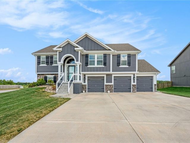 Homes for Sale in Kansas City, MO 64156 | 6100 NE 120th Street
