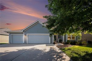 2000--Lake-Drive-mls-2569588-image-1