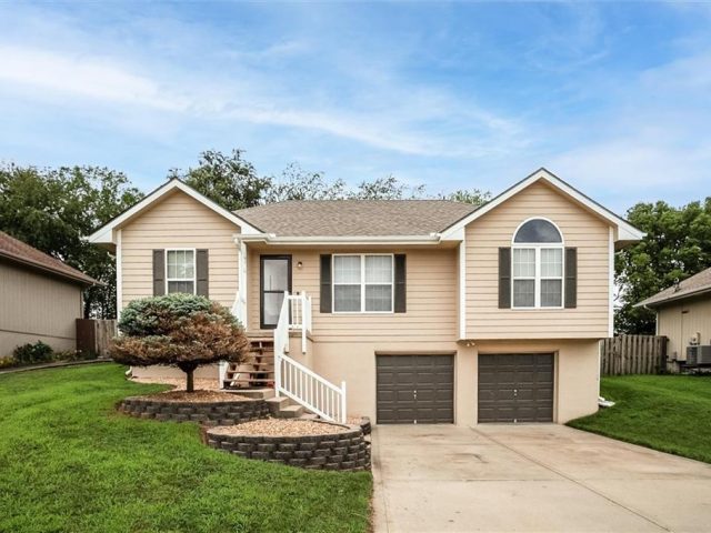Homes for Sale in Smithville, MO 64089 | 19310  Diamond Lane