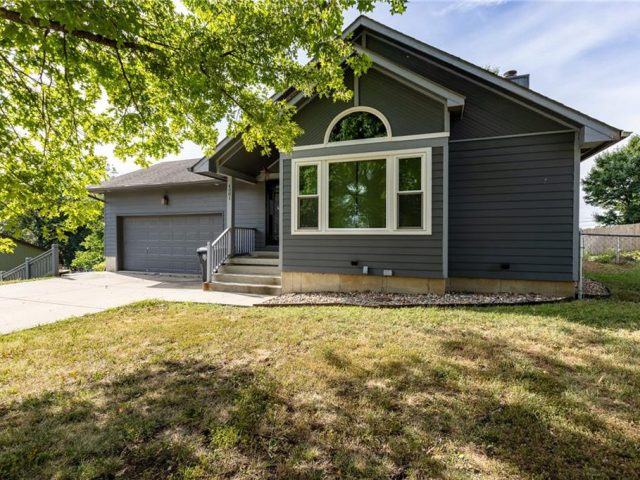 Homes for Sale in Kansas City, MO 64119 | 4001 NE 80th Terrace