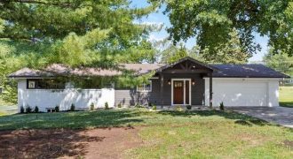 Homes for Sale in Parkville, MO 64152 | 7810 NW Bluegrass Drive