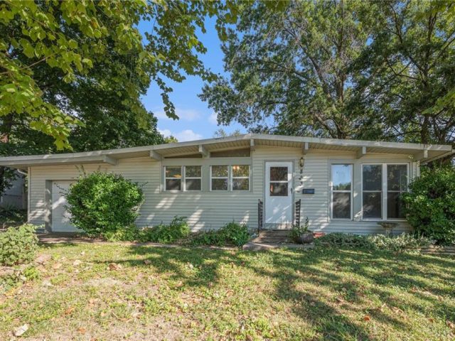 Homes for Sale in Liberty, MO 64068 | 823  Reed Street