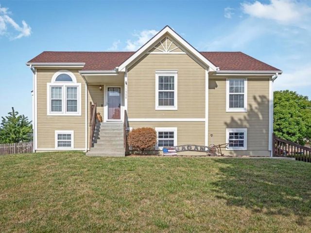 Homes for Sale in Kansas City, MO 64157 | 11508 N Lane Avenue