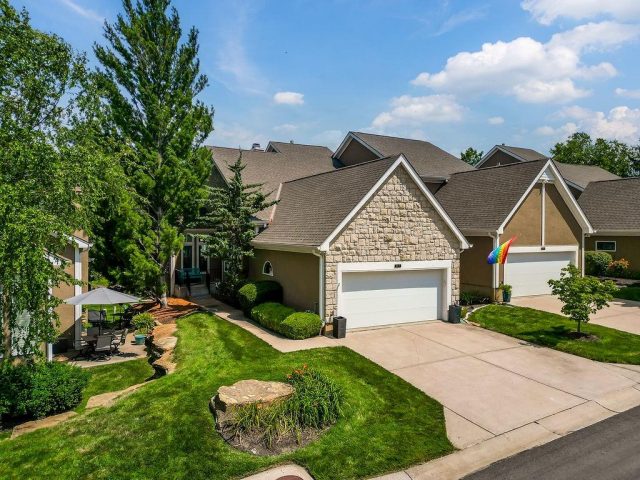 Homes for Sale in Gladstone, MO 64116 | 147 NW Pointe Drive