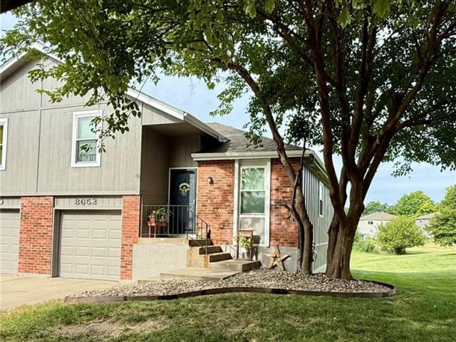 Homes for Sale in Kansas City, MO 64154 | 8652 N Chatham Avenue
