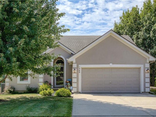 Homes for Sale in Smithville, MO 64089 | 300  PORTER Drive