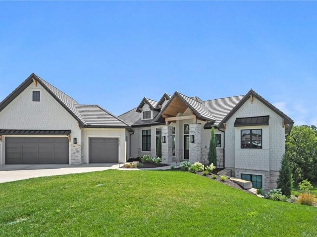 Homes for Sale in Parkville, MO 64152 | 7390 N National Drive