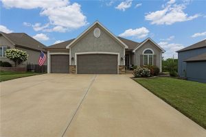 3914-NE-91-Terrace-mls-2567820-image-1