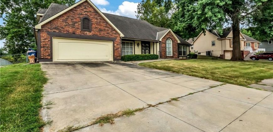 Homes for Sale in Liberty, MO 64068 | 907 N Forest Lane