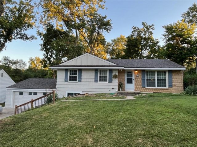 Homes for Sale in Kansas City, MO 64116 | 106  Northcrest Drive