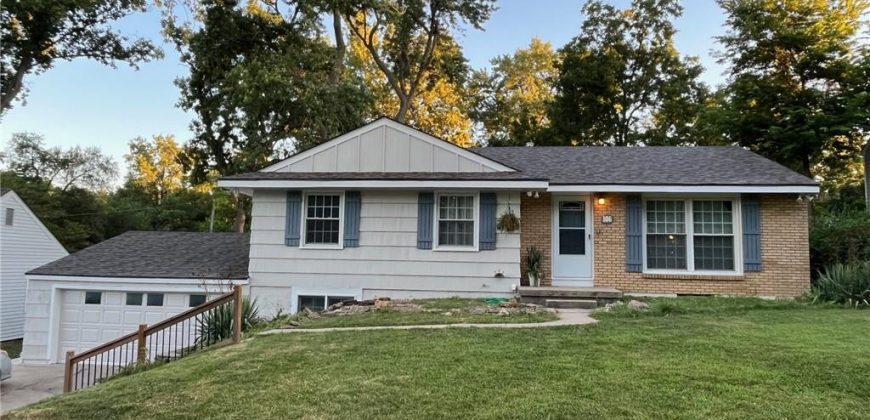 Homes for Sale in Kansas City, MO 64116 | 106  Northcrest Drive